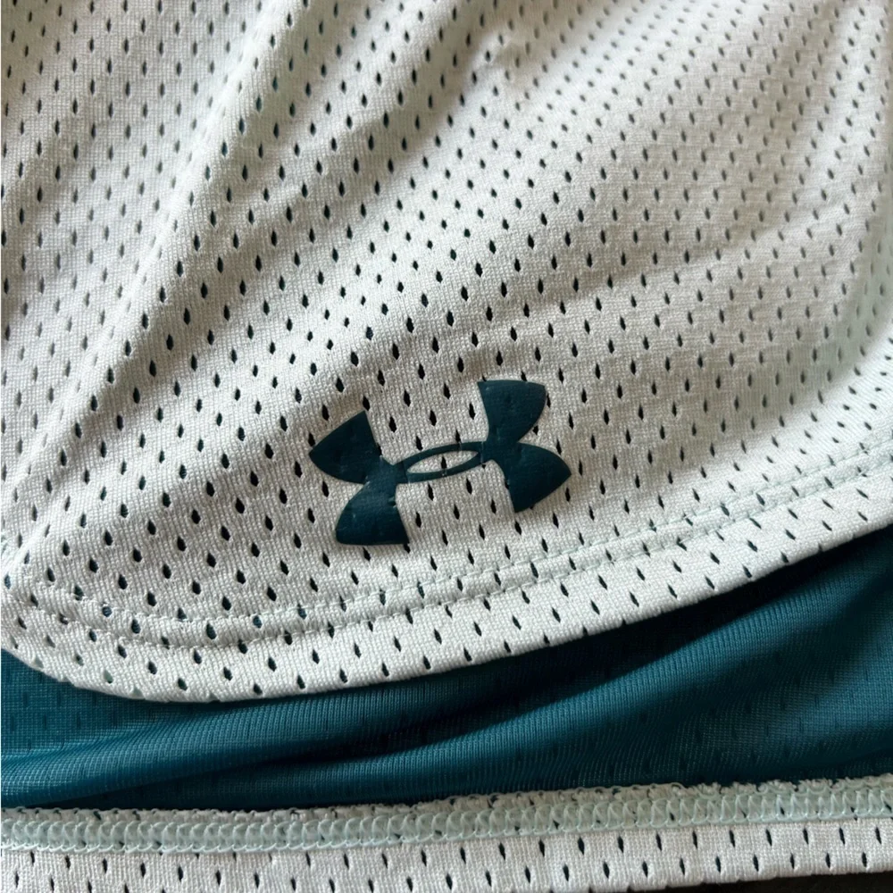 Under Armour green shorts athletics running heat gear active work out wear small